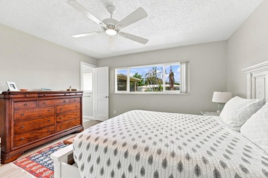 Fully renovated CBS home situated on an over sized .33 acre lot - photo 25