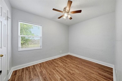 IMPROVED PRICE!!! Welcome to this recently renovated solid block - photo 9