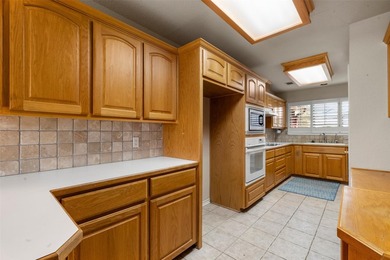 Welcome to your charming retreat in the highly sought after - photo 7
