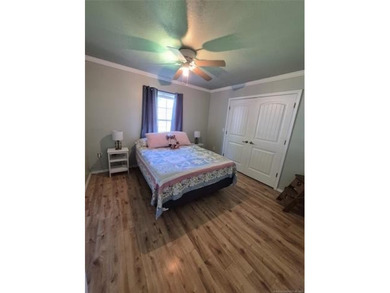 Charming and well maintained 2 bedroom, 2 bathroom home designed - photo 20
