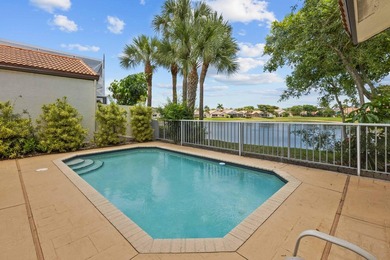Great opportunity in Palomar at Boca Pointe. This true 3-bedroom - photo 1