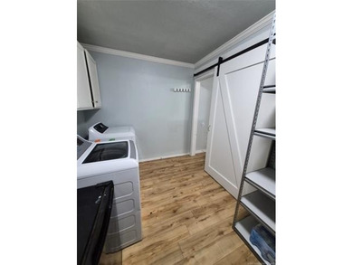 Charming and well maintained 2 bedroom, 2 bathroom home designed - photo 26