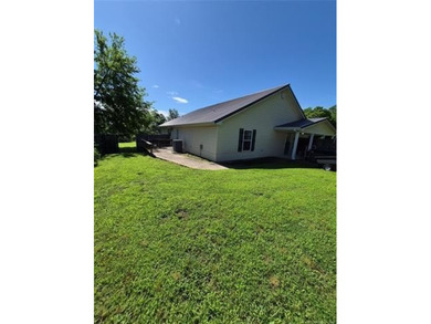 Charming and well maintained 2 bedroom, 2 bathroom home designed - photo 27