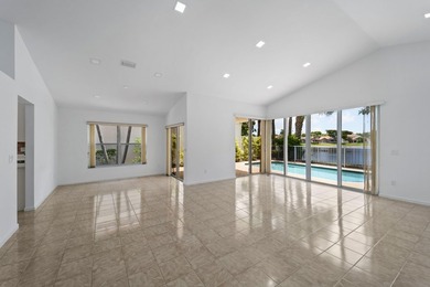 Great opportunity in Palomar at Boca Pointe. This true 3-bedroom - photo 9