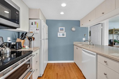 RARE 3-BEDROOM, 3-BATH CORNER RESIDENCE WITH TWO PRIMARY SUITES - photo 10