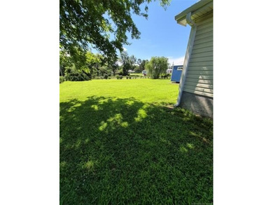 Charming and well maintained 2 bedroom, 2 bathroom home designed - photo 32