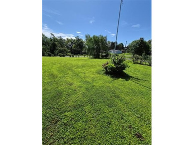 Charming and well maintained 2 bedroom, 2 bathroom home designed - photo 35