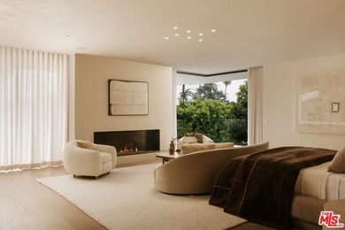A dual-entry motor court paved in stone sets the stage for - photo 12