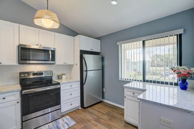 TURNKEY,FULLY FURNISHED 2BR/2BA with stunning lake and golf - photo 19