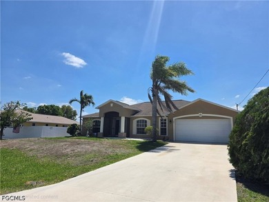 Welcome to this stunning 2004-built residence located in the - photo 1
