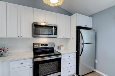 TURNKEY,FULLY FURNISHED 2BR/2BA with stunning lake and golf - photo 22