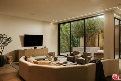 A dual-entry motor court paved in stone sets the stage for - photo 25