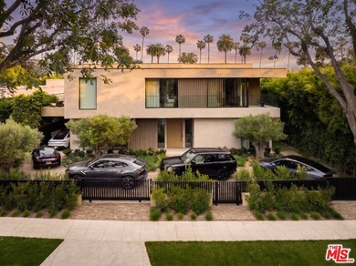 A dual-entry motor court paved in stone sets the stage for - photo 32