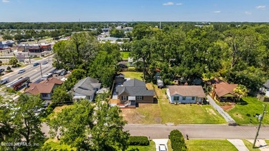 Welcome home! A complete rehab done RIGHT, with features and - photo 33