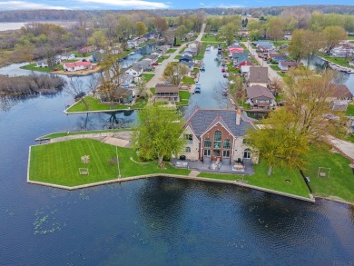 Kuhn Lake Home For Sale in Leesburg Indiana
