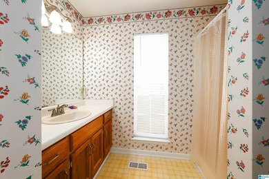 Very nice four bedroom, 3 bath home on quiet circle overlooking - photo 15