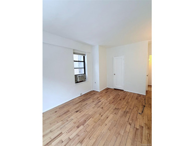 Freshly Painted 1BR/1BA co-op in prime Forest Hills. Abundant - photo 16