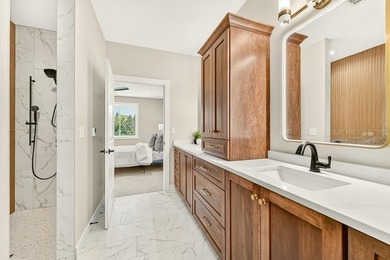 Exceptional craftsmanship, charm & high-end finishes throughout - photo 22