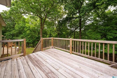 Very nice four bedroom, 3 bath home on quiet circle overlooking - photo 24