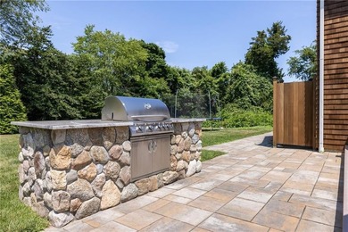 Weekapaug at its finest.Nestled on nearly 3/4 of an acre of - photo 9