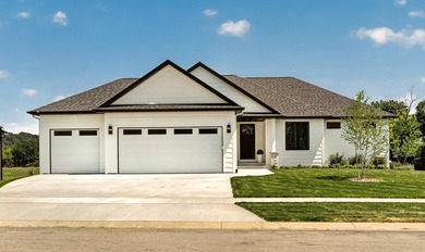 Exceptional craftsmanship, charm & high-end finishes throughout - photo 42