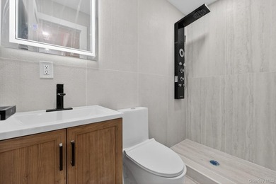 Space, style & modern luxury come together at 114-20-149th - photo 8