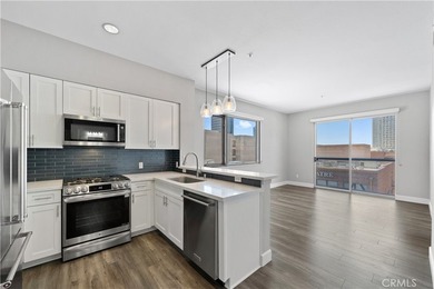 Stunning Turn-Key Corner Condo in the Heart of San Diego's - photo 1