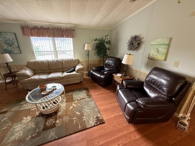 This well cared for 2-bedroom, 2-bathroom home is being sold - photo 8