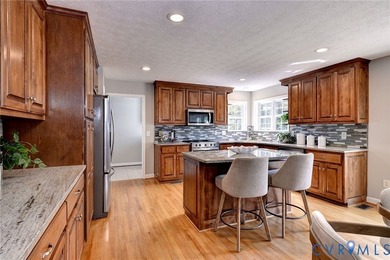 Experience refined living in this well-appointed 5-bedroom, 3 - photo 10