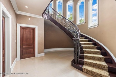 Beyond a private gated entrance and sweeping drive, this - photo 16