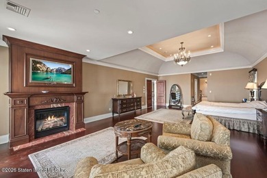 Beyond a private gated entrance and sweeping drive, this - photo 20