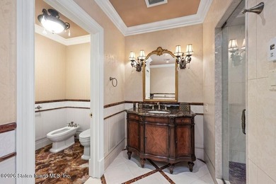 Beyond a private gated entrance and sweeping drive, this - photo 23