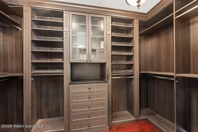 Beyond a private gated entrance and sweeping drive, this - photo 25