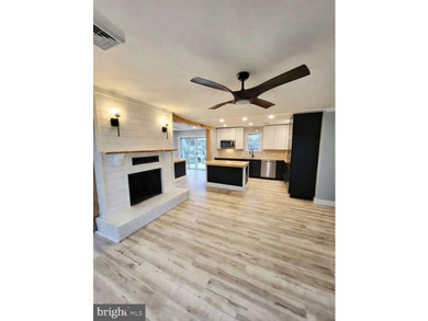 Welcome to your dream coastal retreat in the highly sought-after - photo 8