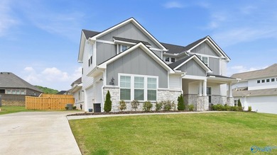 Enjoy peaceful mountain views in this exceptional 5BR/4BA home - photo 1