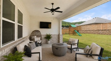 Enjoy peaceful mountain views in this exceptional 5BR/4BA home - photo 2