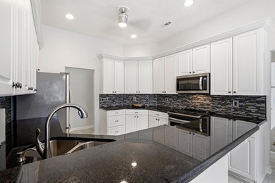 Welcome to your dream coastal retreat! This stunning 4-bedroom - photo 6
