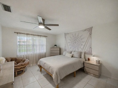 NEW PRICE Tastefully appointed 1st Floor 55+ FURNISHED and - photo 11