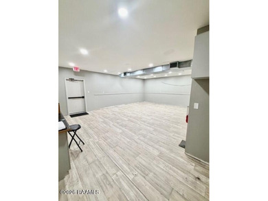 Mixed use building in the heart of Lafayette with high