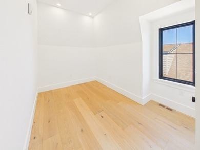 Steps from the Ocean. A rare South Boston luxury residence - photo 27