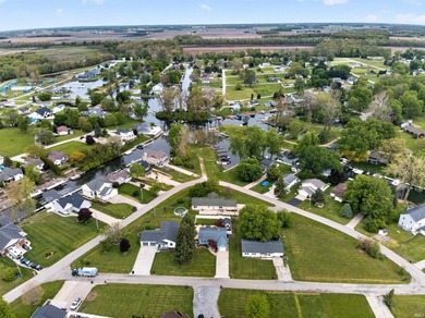 Incredible opportunity to own a move-in ready Lake Wawasee - photo 2