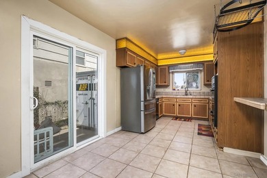 Very loved one family home for 50 years. Situated on a 4,318 sq - photo 8