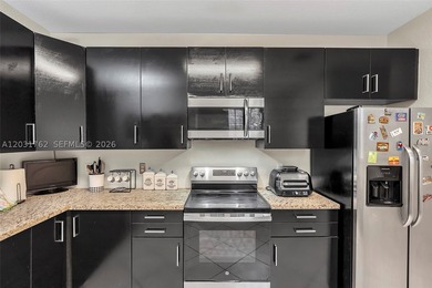 Seller motivated. Beautiful 3-bedroom, 2.5-bathroom two-story - photo 33