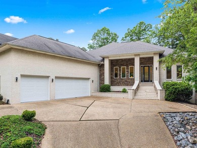 Elegantly designed Custom Home that rivals new construction! - photo 1