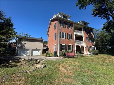(private lake, pond, creek) Condo For Sale in Bridgewater Pennsylvania