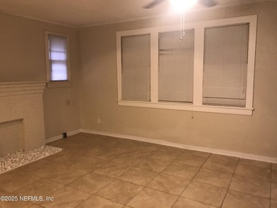 This is a 3 bedroom 1 bath home. It has tile in the living room - photo 4