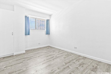 Beautifully renovated 2-bedroom, 1.5-bathroom unit offering 977 - photo 9