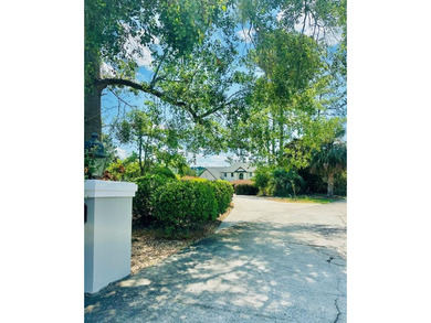 Stunning showpiece in Baymeadows Estates! This exceptional - photo 2