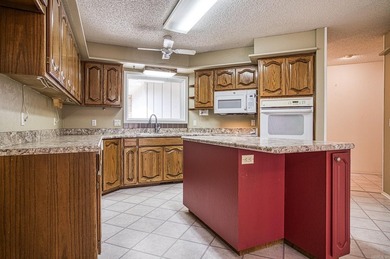 Quiet culdesac with acres of common property for your backyard - photo 3