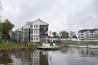 Lake Condo For Sale in Syracuse, Indiana